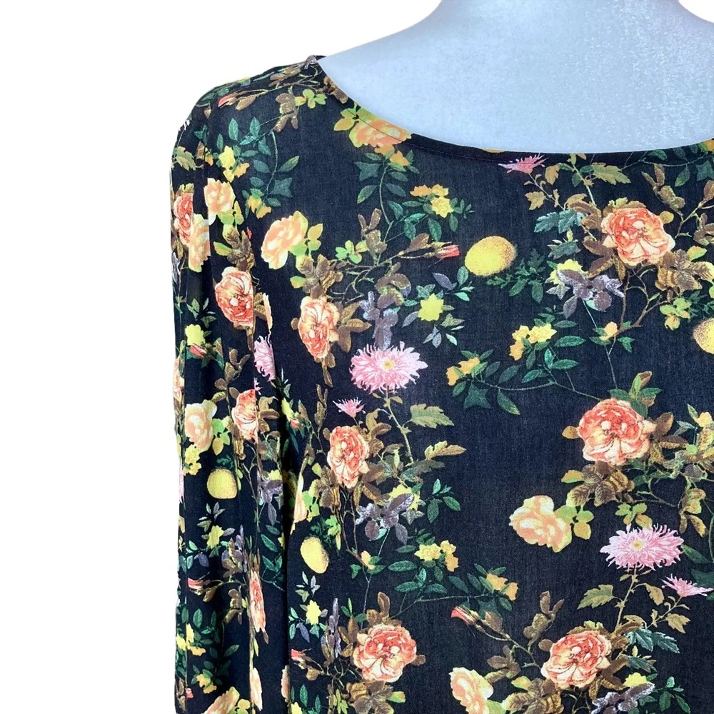 Banana Republic Women’s long sleeve black floral top, Sz M